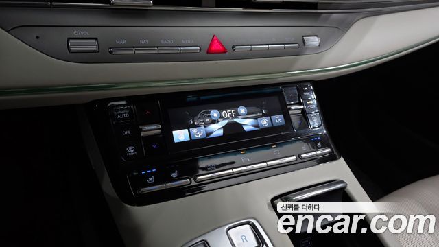 Hyundai Grandeur (IG) 2.5 Le Blanc 2023 — фото 17