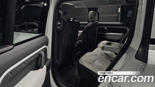 Land Rover Defender (L663) 110 D250 X-Dynamic SE 2025 — фото 12