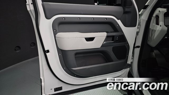 Land Rover Defender (L663) 110 D250 X-Dynamic SE 2025 — фото 24