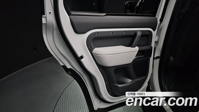 Land Rover Defender (L663) 110 D250 X-Dynamic SE 2025 — фото 25