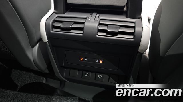 Land Rover Defender (L663) 110 D250 X-Dynamic SE 2025 — фото 30