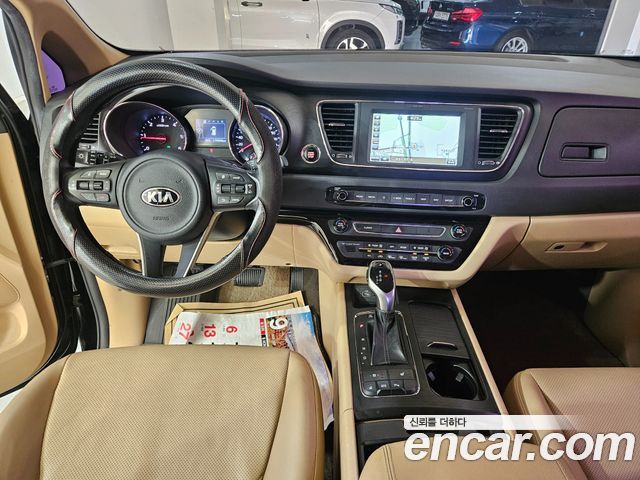 Kia Carnival 9-seater Luxury 2018 — фото 9