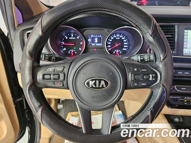 Kia Carnival 9-seater Luxury 2018 — фото 10