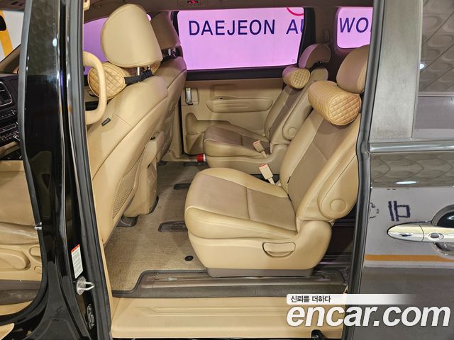 Kia Carnival 9-seater Luxury 2018 — фото 16