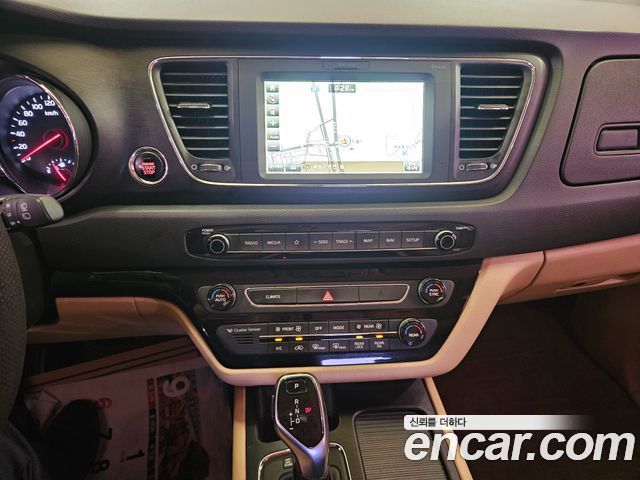 Kia Carnival 9-seater Luxury 2018 — фото 19