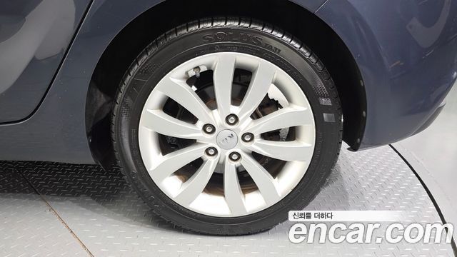 Kia Carens 2.0 LPi Luxury 2014 — фото 5