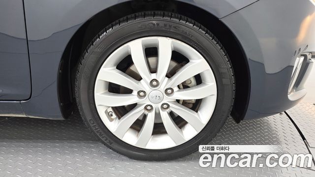 Kia Carens 2.0 LPi Luxury 2014 — фото 21