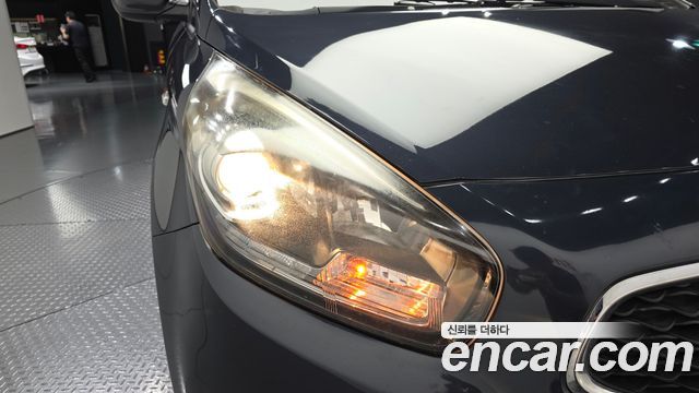 Kia Carens 2.0 LPi Luxury 2014 — фото 22
