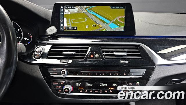 BMW 5 Series (G30) 520d Luxury Special Edition 2018 — фото 14