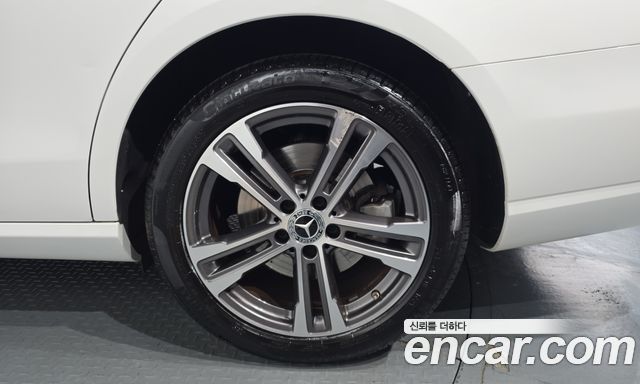 Mercedes-Benz E-Class (W213) E350 4MATIC Avantgarde 2021 — фото 21
