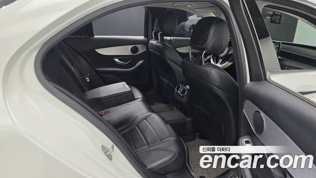 Mercedes-Benz C-Class (W205) C220 d 4MATIC 2018 — фото 11