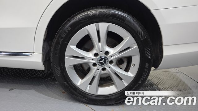 Mercedes-Benz C-Class (W205) C220 d 4MATIC 2018 — фото 21
