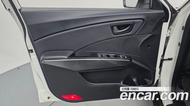 KG Mobility (SsangYong) Tivoli Air 1.5 A1 2WD 2022 — фото 24