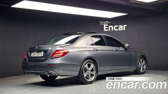 Mercedes-Benz E-Class (W213) E300 4MATIC Avnatgarde 2017 — фото 2