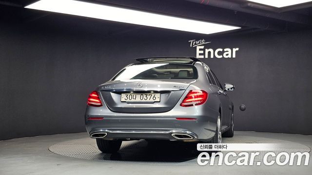 Mercedes-Benz E-Class (W213) E300 4MATIC Avnatgarde 2017 — фото 4
