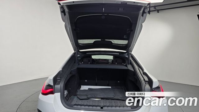 BMW i4 eDrive40 M Sports Pro 2023 — фото 18