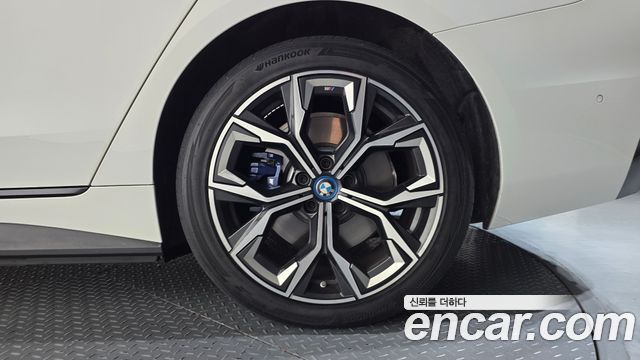 BMW i4 eDrive40 M Sports Pro 2023 — фото 21