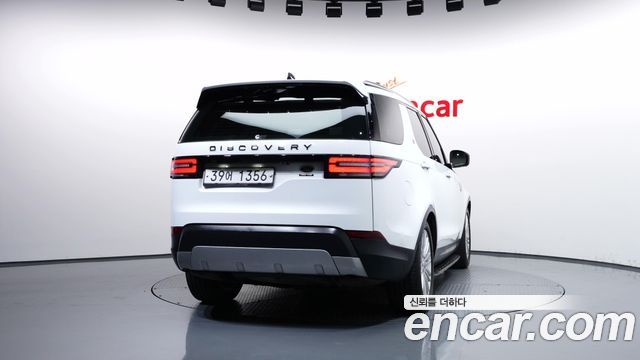 Land Rover Discovery 5 3.0 TD6 HSE Luxury 2017 — фото 4