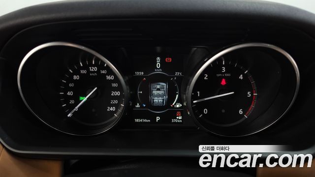 Land Rover Discovery 5 3.0 TD6 HSE Luxury 2017 — фото 8