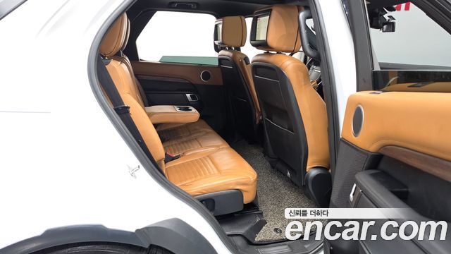 Land Rover Discovery 5 3.0 TD6 HSE Luxury 2017 — фото 16