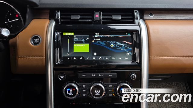 Land Rover Discovery 5 3.0 TD6 HSE Luxury 2017 — фото 17
