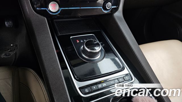 Jaguar F-PACE 20d Prestige 2018 — фото 9