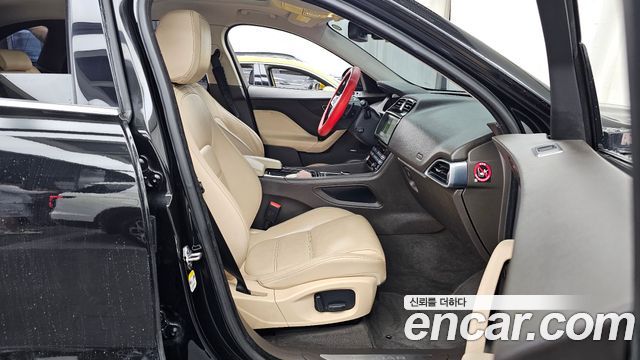 Jaguar F-PACE 20d Prestige 2018 — фото 11