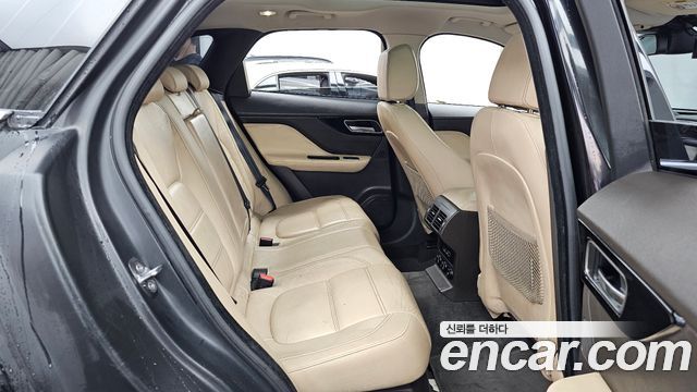 Jaguar F-PACE 20d Prestige 2018 — фото 12