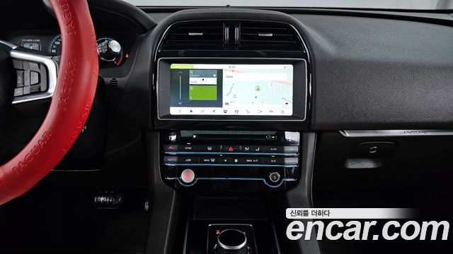 Jaguar F-PACE 20d Prestige 2018 — фото 16