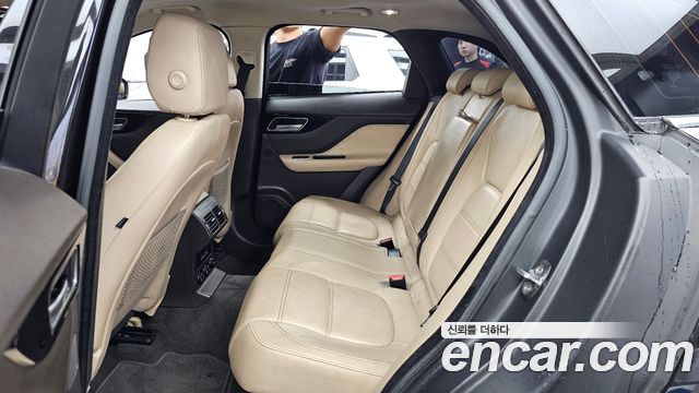 Jaguar F-PACE 20d Prestige 2018 — фото 26