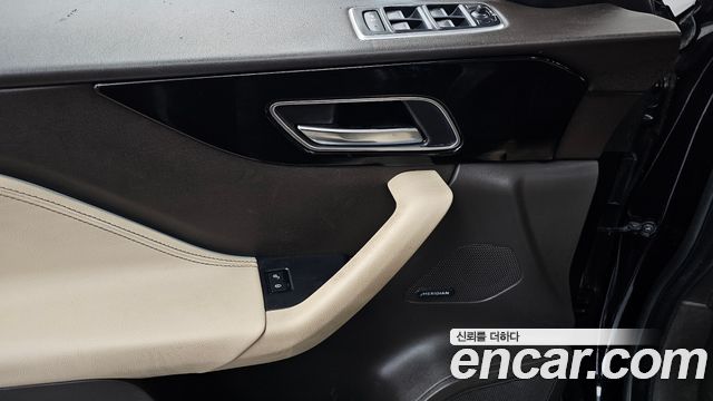Jaguar F-PACE 20d Prestige 2018 — фото 28