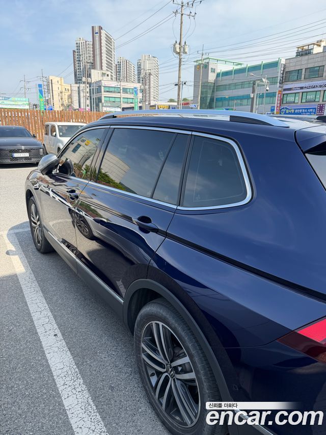 Volkswagen Tiguan Allspace 2.0 TSI Prestige 2023 — фото 2