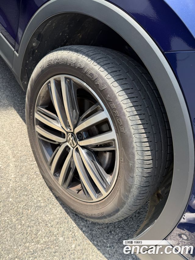 Volkswagen Tiguan Allspace 2.0 TSI Prestige 2023 — фото 5