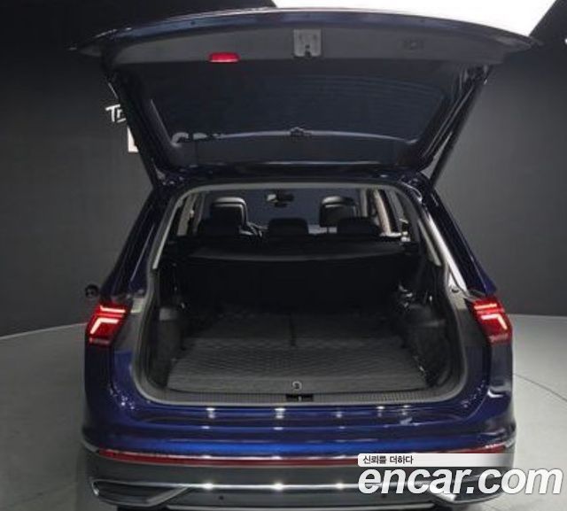 Volkswagen Tiguan Allspace 2.0 TSI Prestige 2023 — фото 7