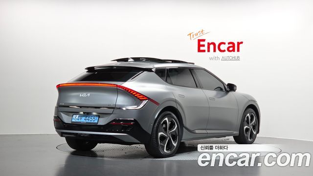 Kia EV6 Long Range 4WD GT Line 2023 — фото 2