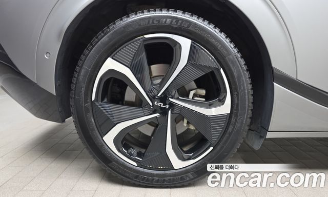 Kia EV6 Long Range 4WD GT Line 2023 — фото 5