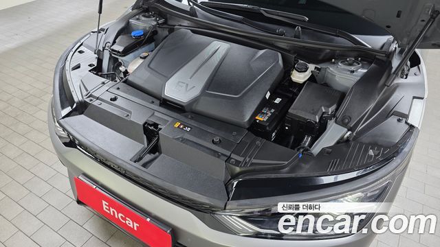 Kia EV6 Long Range 4WD GT Line 2023 — фото 6