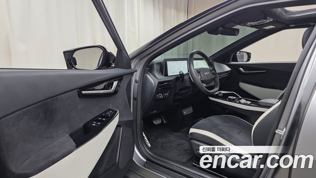 Kia EV6 Long Range 4WD GT Line 2023 — фото 10