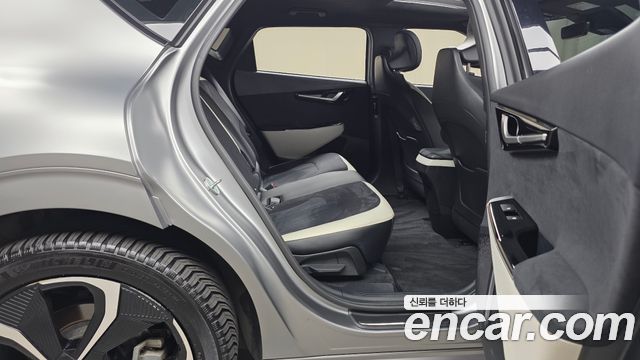 Kia EV6 Long Range 4WD GT Line 2023 — фото 11