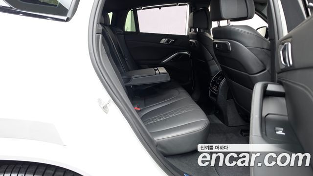 BMW X6 (G06) xDrive40i M Sport 2024 — фото 15