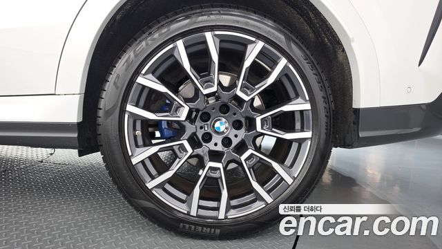 BMW X6 (G06) xDrive40i M Sport 2024 — фото 27