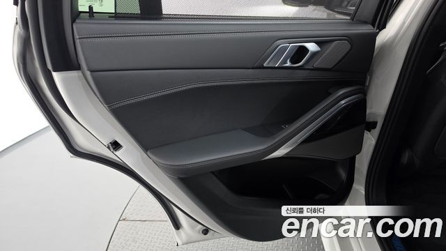 BMW X6 (G06) xDrive40i M Sport 2024 — фото 31