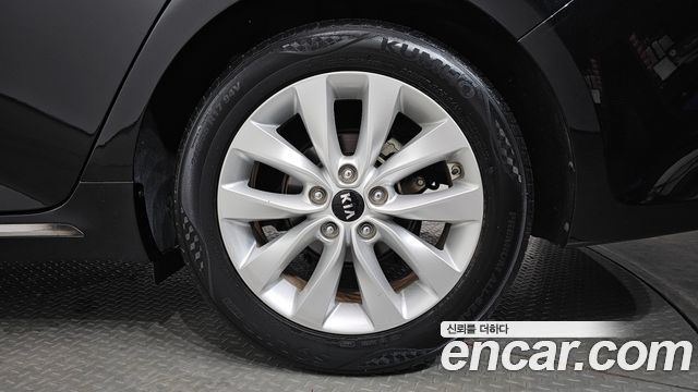 Kia K5 (II) 2.0 MX Prestige 2018 — фото 21