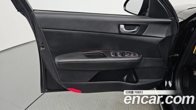 Kia K5 (II) 2.0 MX Prestige 2018 — фото 24