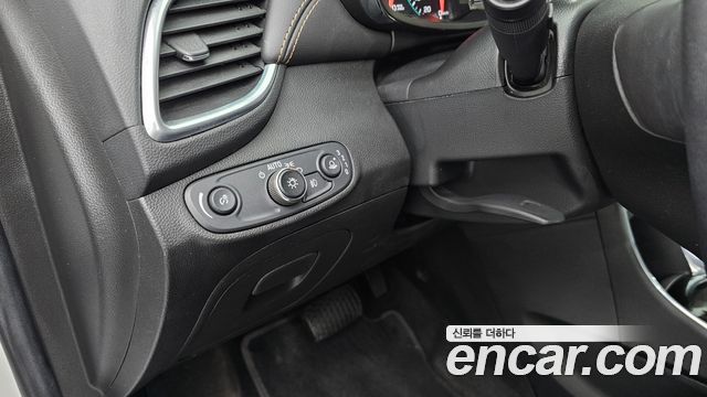 Chevrolet Trax 1.4 Premier 2020 — фото 15