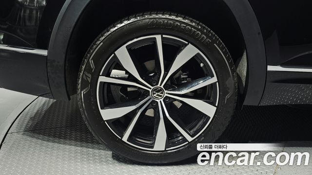 Volkswagen Atlas 2.0 TSI R-LINE 6-Seater 2025 — фото 21