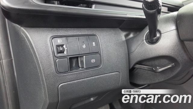 Hyundai Staria L3.5 Tourer 11-Seater Modern 2023 — фото 18
