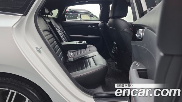 Kia K3 (II) 1.6 Turbo GT 5Door Signature 2022 — фото 11