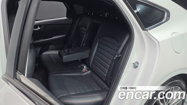 Kia K3 (II) 1.6 Turbo GT 5Door Signature 2022 — фото 12