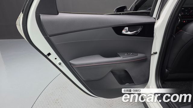 Kia K3 (II) 1.6 Turbo GT 5Door Signature 2022 — фото 25